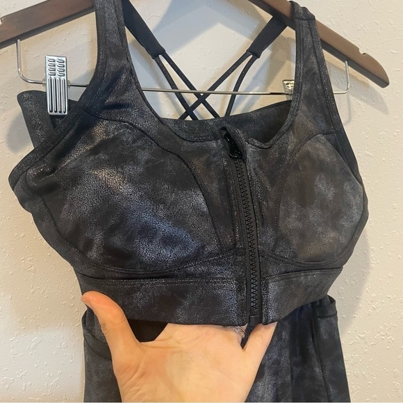 ZYIA 2 Piece Set Active Gray Stonewashed 7/8 Tight Leggings and Sports Bra - Picture 5 of 15